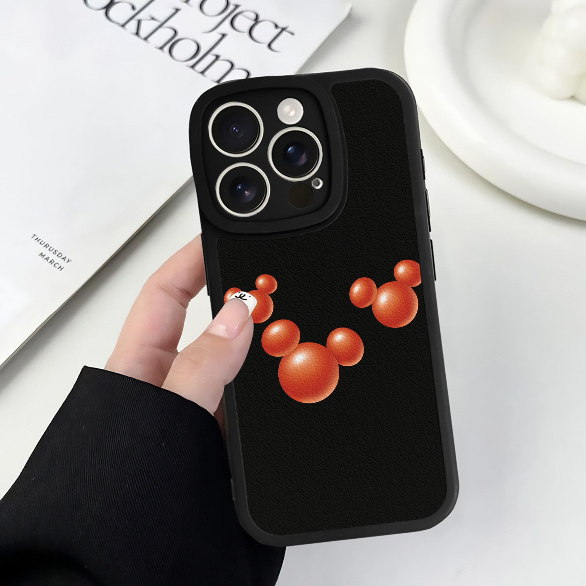 （画像用） ミッキーマウス Mickey Mouse 【iPhone 16シリーズ対応】シリコンスマホケース（レザー調） 材質：シリコン